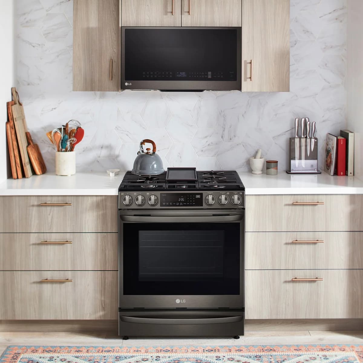 LG 1.7 Cu. Ft. Smart Over-the-Range Convection Microwave with Air Fry (MHEC1737F) image 6