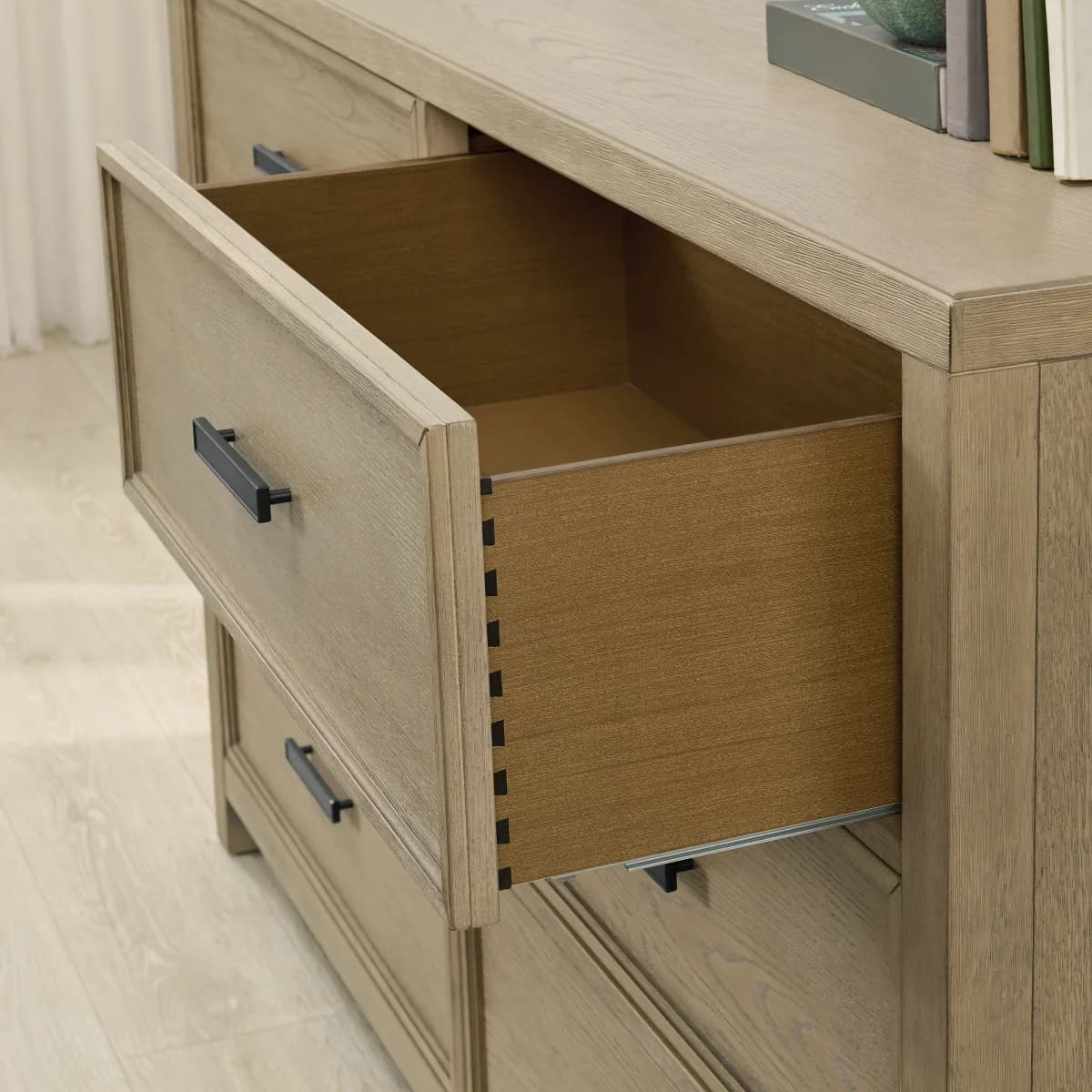 Oaklynn 6-drawer Dresser image 4