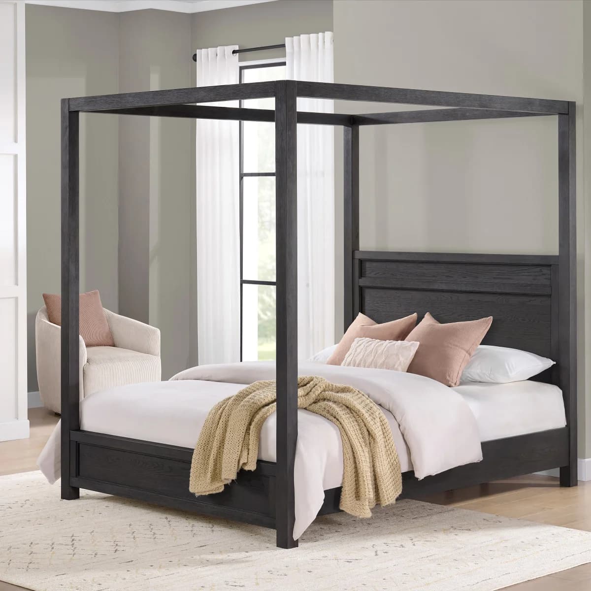 Bellevue Canopy Bed, Queen
