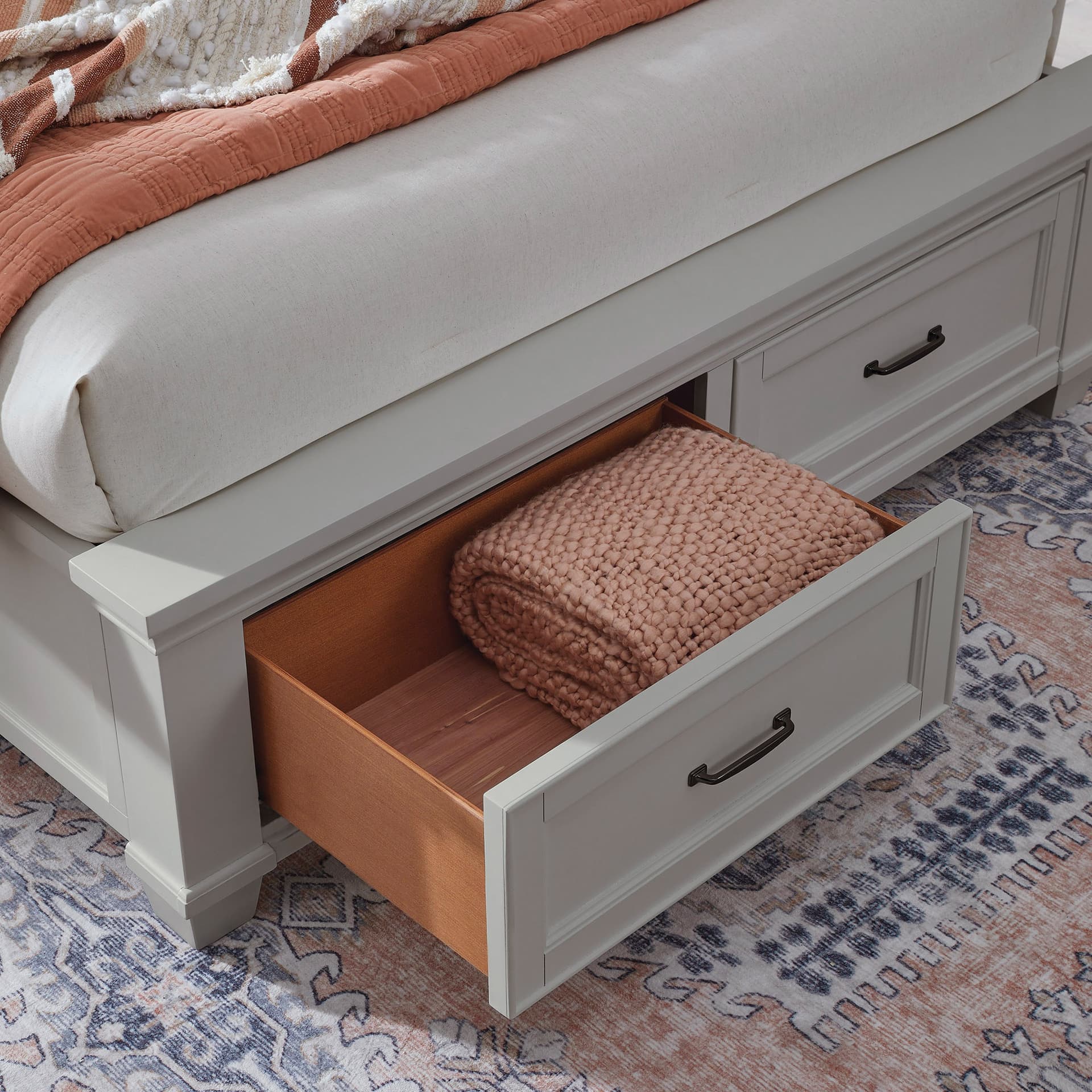 Hughes Storage Bed, Queen image 6