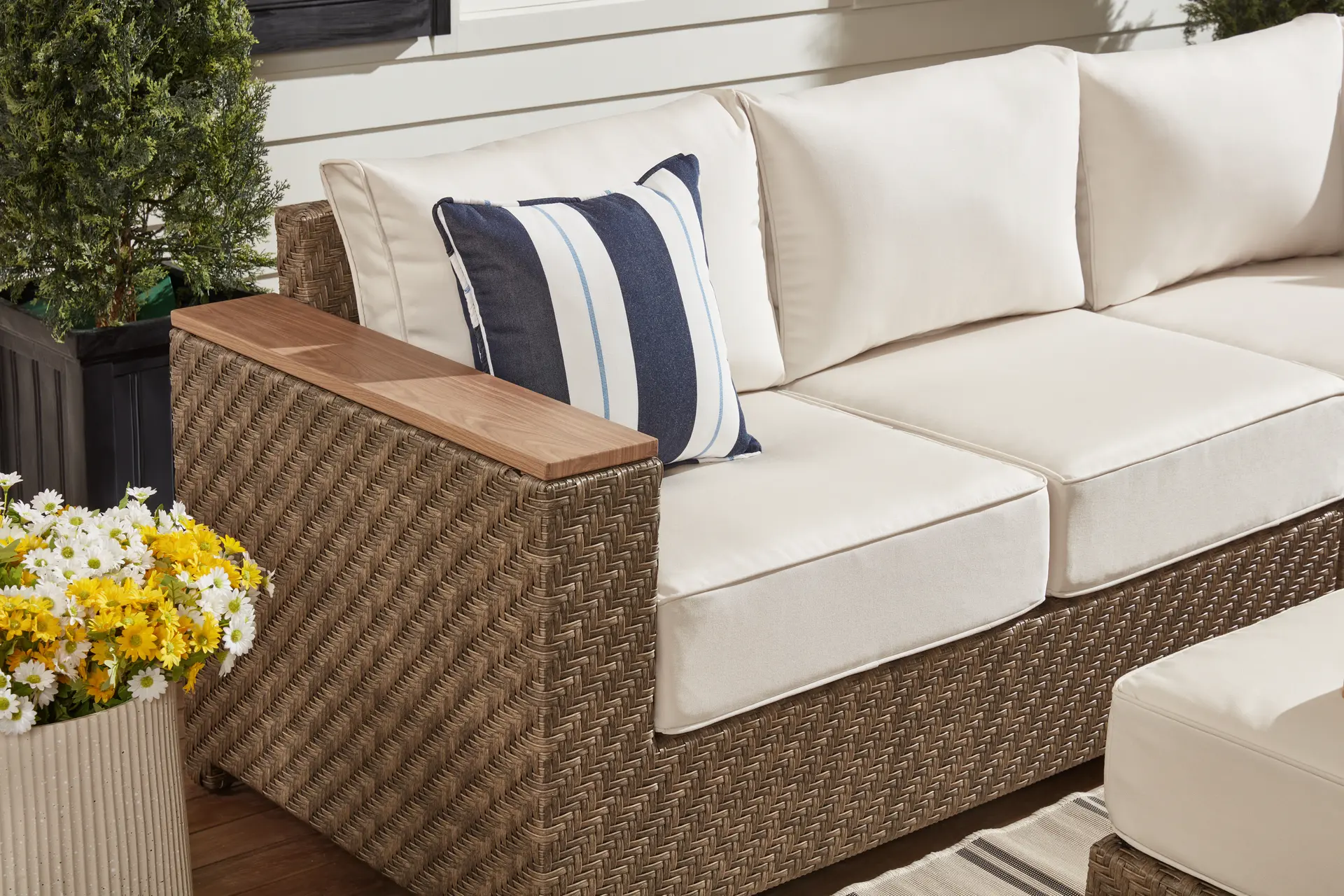 Nolan 6-piece Outdoor Patio Modular Sectional Set image 10