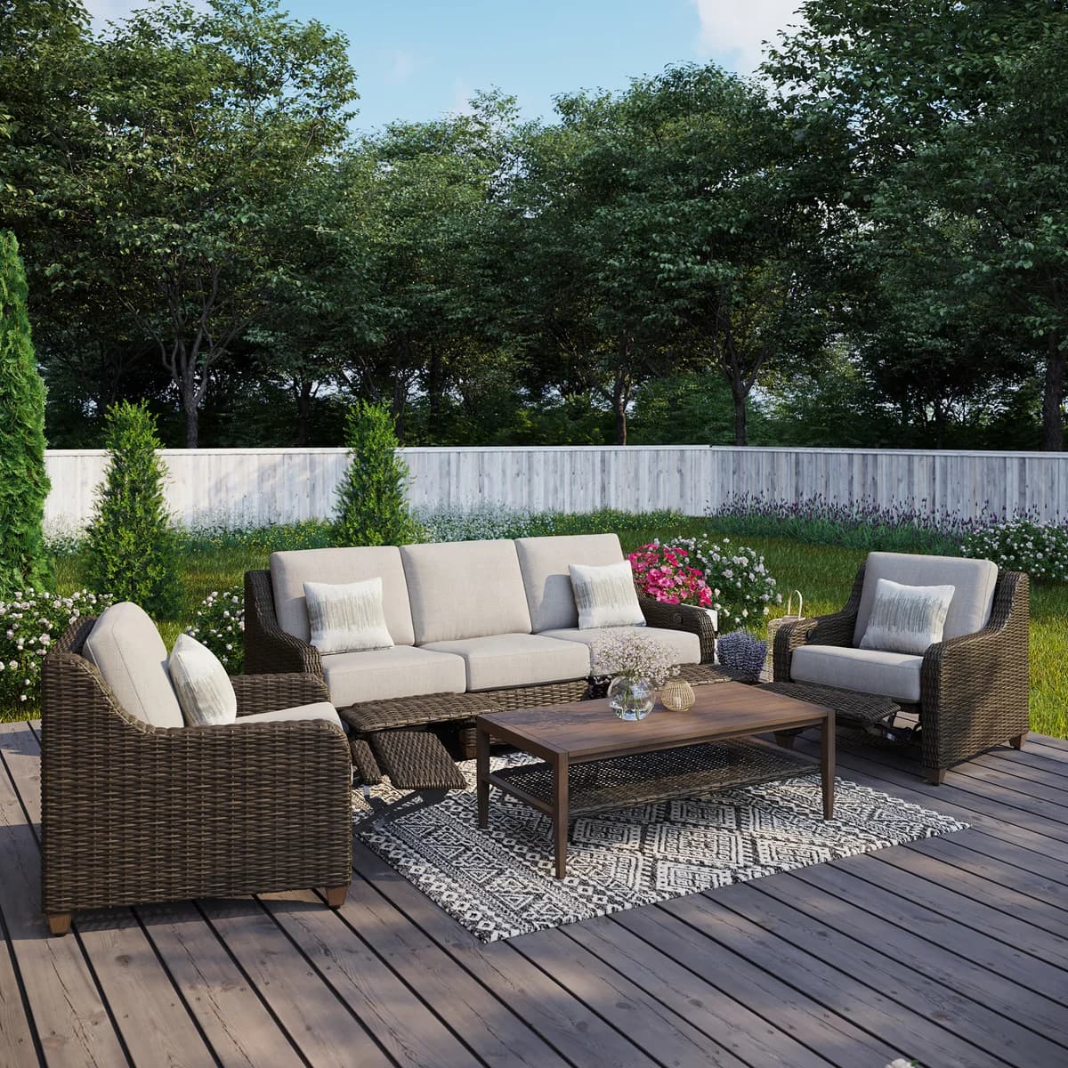 Thomasville Barston 4-piece Outdoor Seating with Kick-out Foot Rests image 2